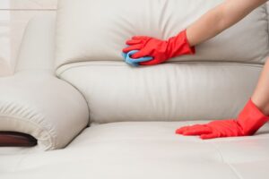 Простые и эффективные способы очистки мебели в домашних условиях